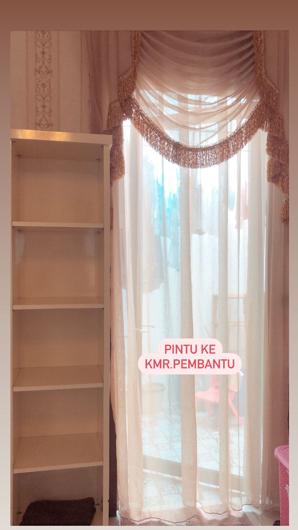 Rumah Full Furnished, Bergaya Timur Tengah Nuansa Gold di Kota Wisata