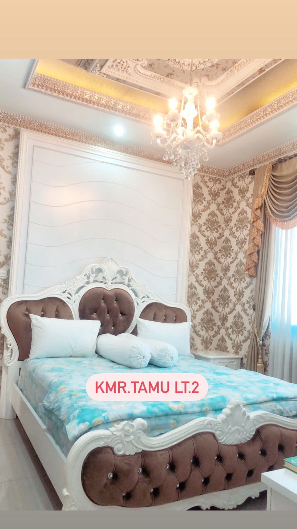 Rumah Full Furnished, Bergaya Timur Tengah Nuansa Gold di Kota Wisata