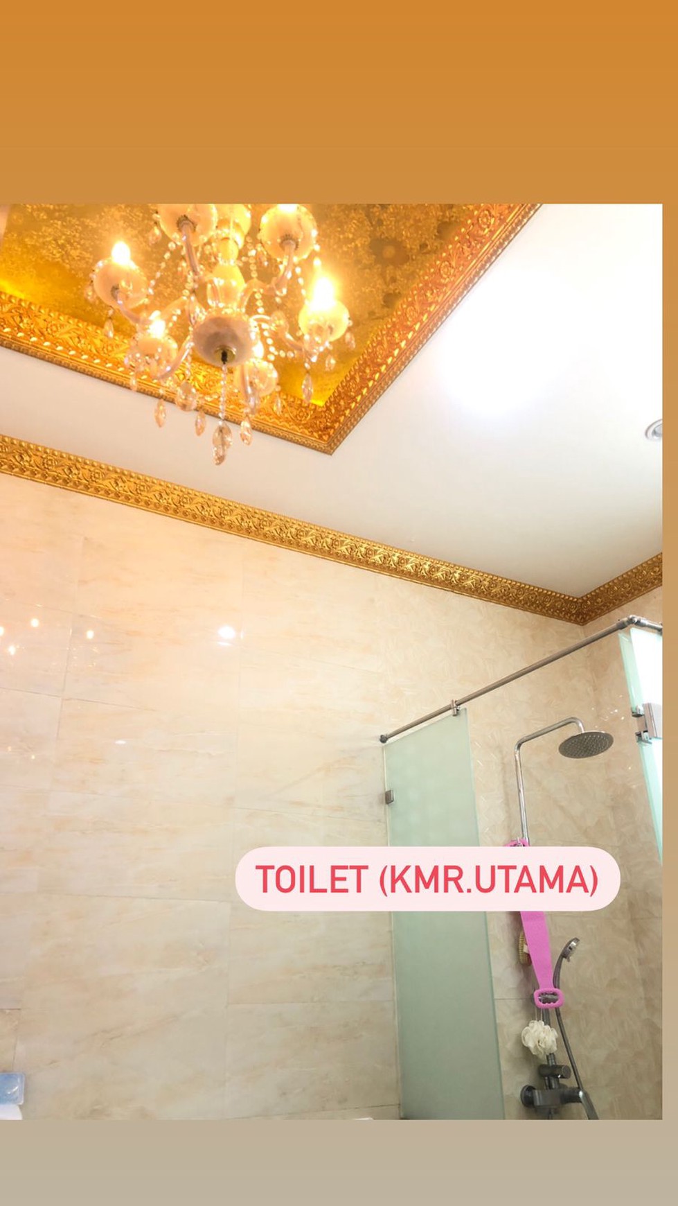 Rumah Full Furnished, Bergaya Timur Tengah Nuansa Gold di Kota Wisata