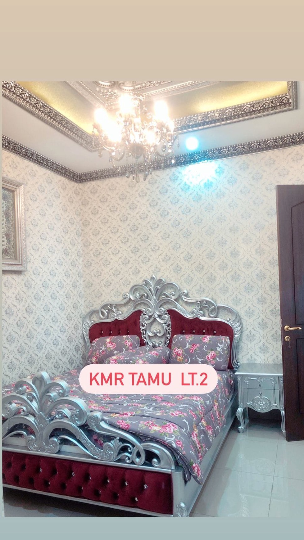 Rumah Full Furnished, Bergaya Timur Tengah Nuansa Gold di Kota Wisata