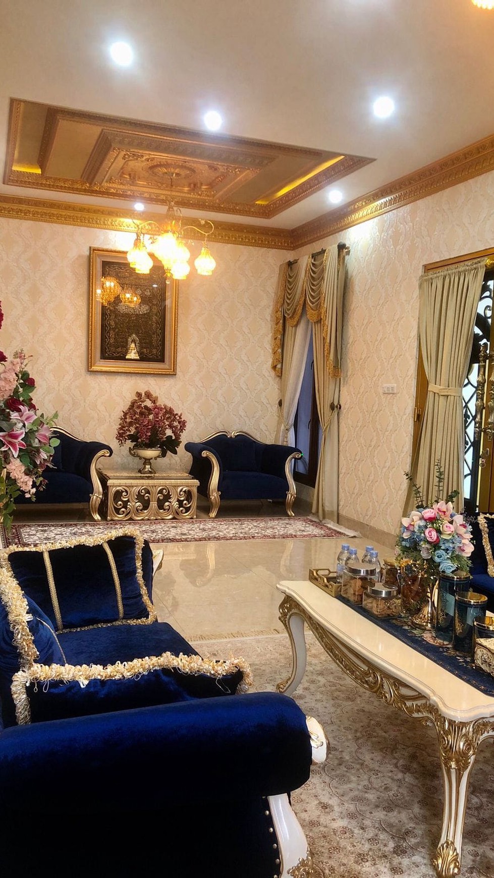 Rumah Full Furnished, Bergaya Timur Tengah Nuansa Gold di Kota Wisata