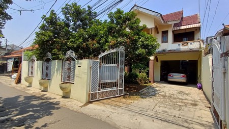 Rumah 2 Lantai, halaman luas di Jakarta Timur