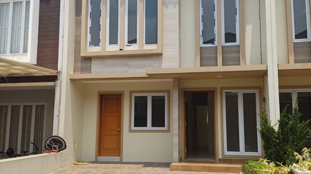 Rumah Brand New, Bagus, dalam Cluster di Cipadu