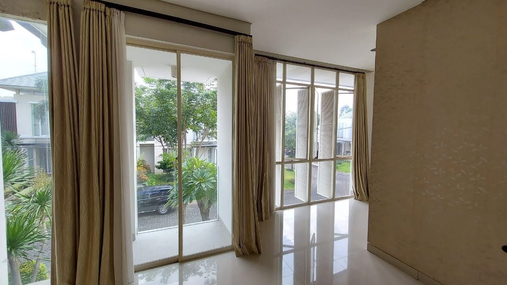 TURUN HARGA.. dari 4.2M ke 4,1M masih nego Dijual Rumah Pakuwon Indah Cluster The Mansion