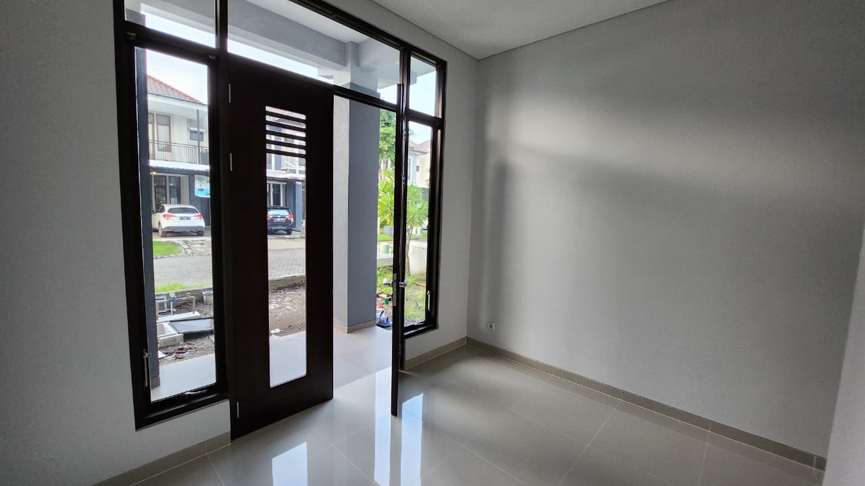 Dijual Rumah Cantik  Royal Residence Modern Minimalis Wiyung - Surabaya