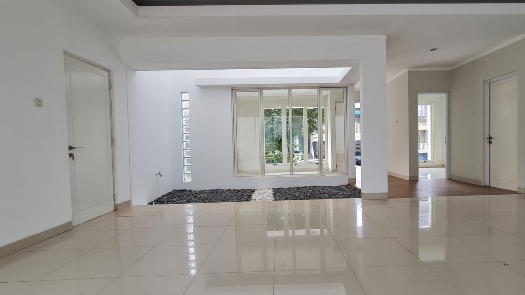 Rumah Bagus, Posisi hook di Cluster Kebayoran Residence, Bintaro Jaya