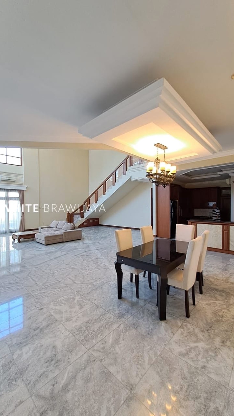 Rumah Modern Dalam Kompleks Area Kemang Ampera