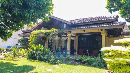 Rumah Lama dengan Bangunan Kokoh & Halaman Luas @Jl Kesehatan, Bintaro