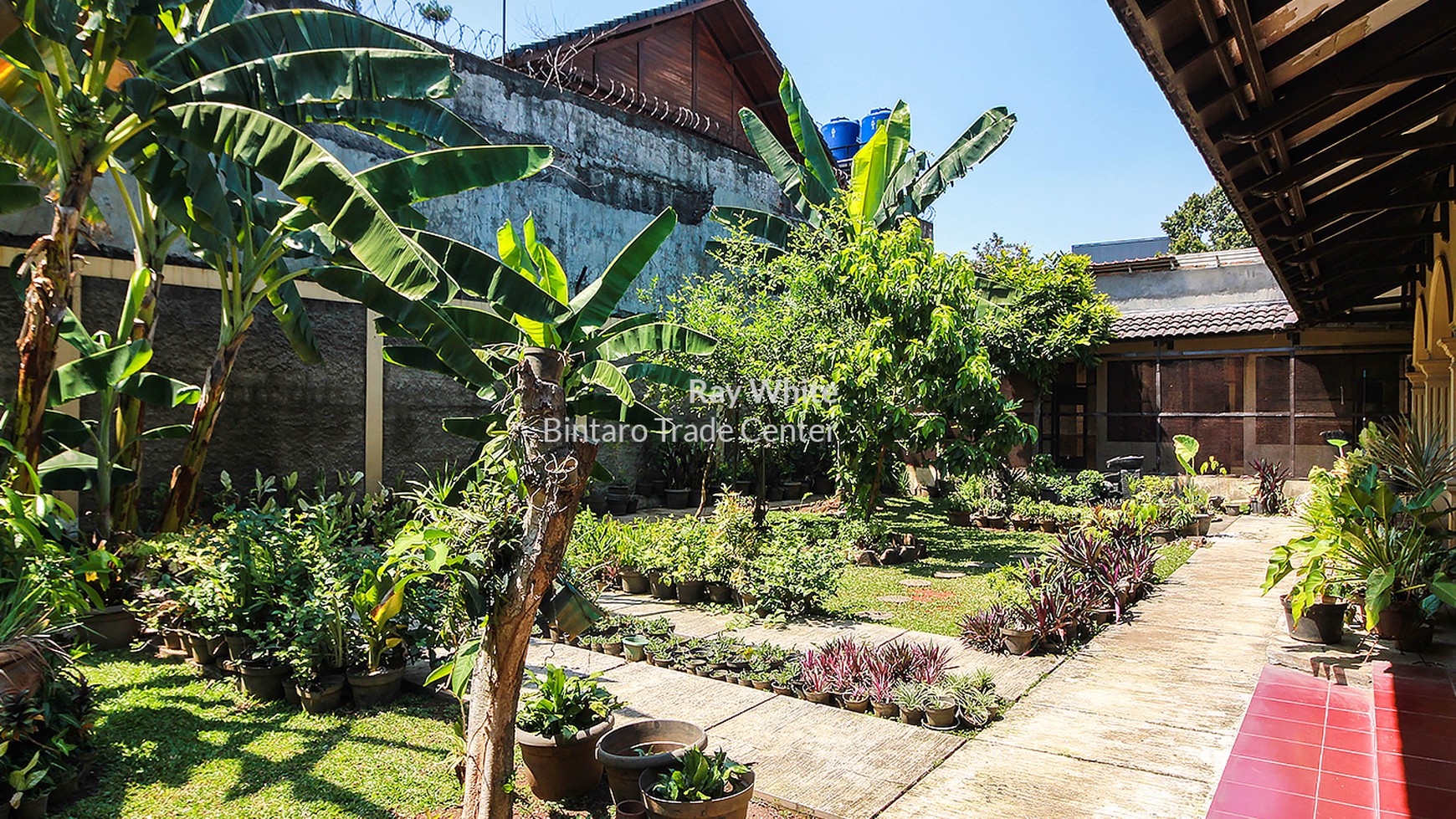 Rumah Lama dengan Bangunan Kokoh & Halaman Luas @Jl Kesehatan, Bintaro