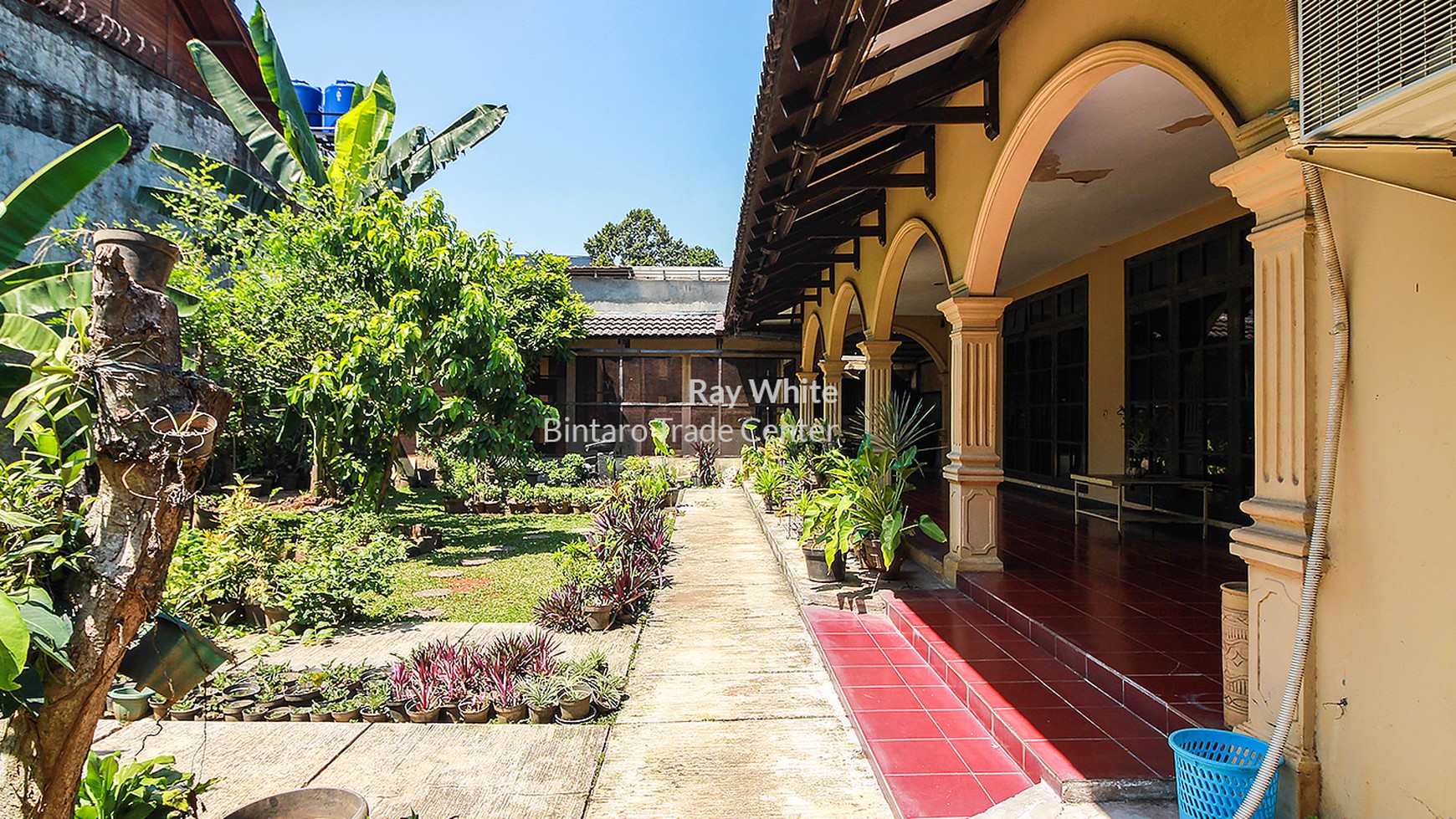 Rumah Lama dengan Bangunan Kokoh & Halaman Luas @Jl Kesehatan, Bintaro