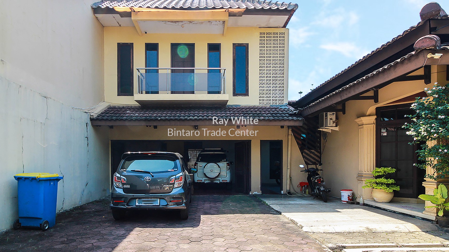 Rumah Lama dengan Bangunan Kokoh & Halaman Luas @Jl Kesehatan, Bintaro