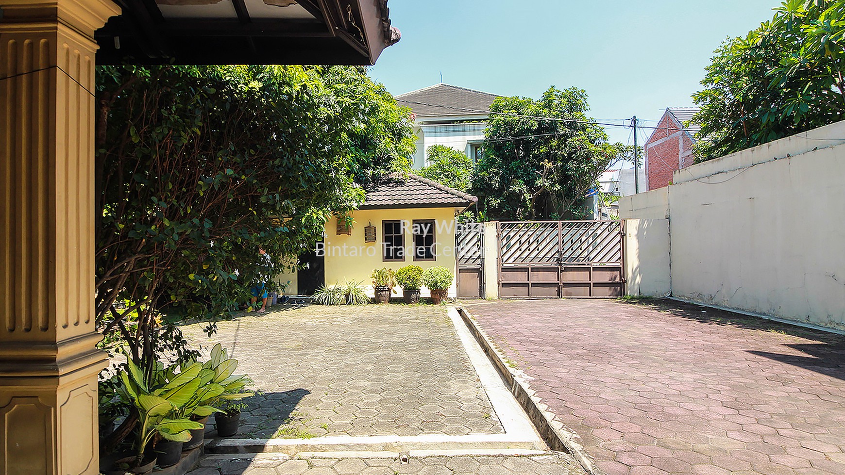 Rumah Lama dengan Bangunan Kokoh & Halaman Luas @Jl Kesehatan, Bintaro