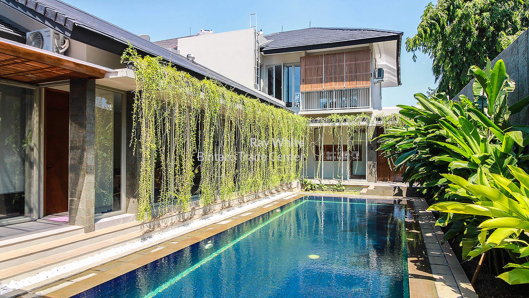 Rumah Siap Huni dengan Interior Mewah dan Elegan @Bintaro