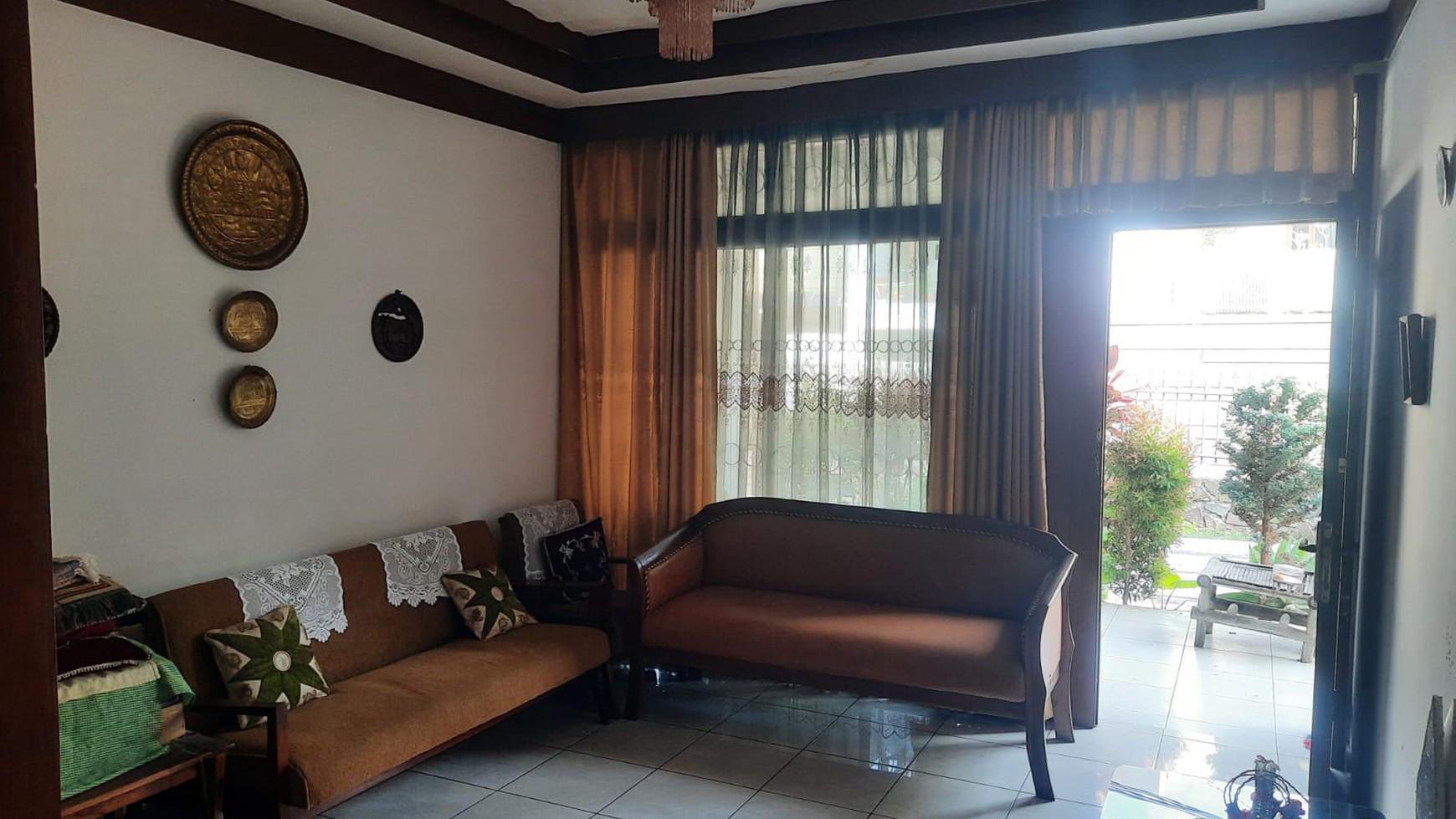 Rumah Besar Model Lama di Komplek Elite Budisari Bandung