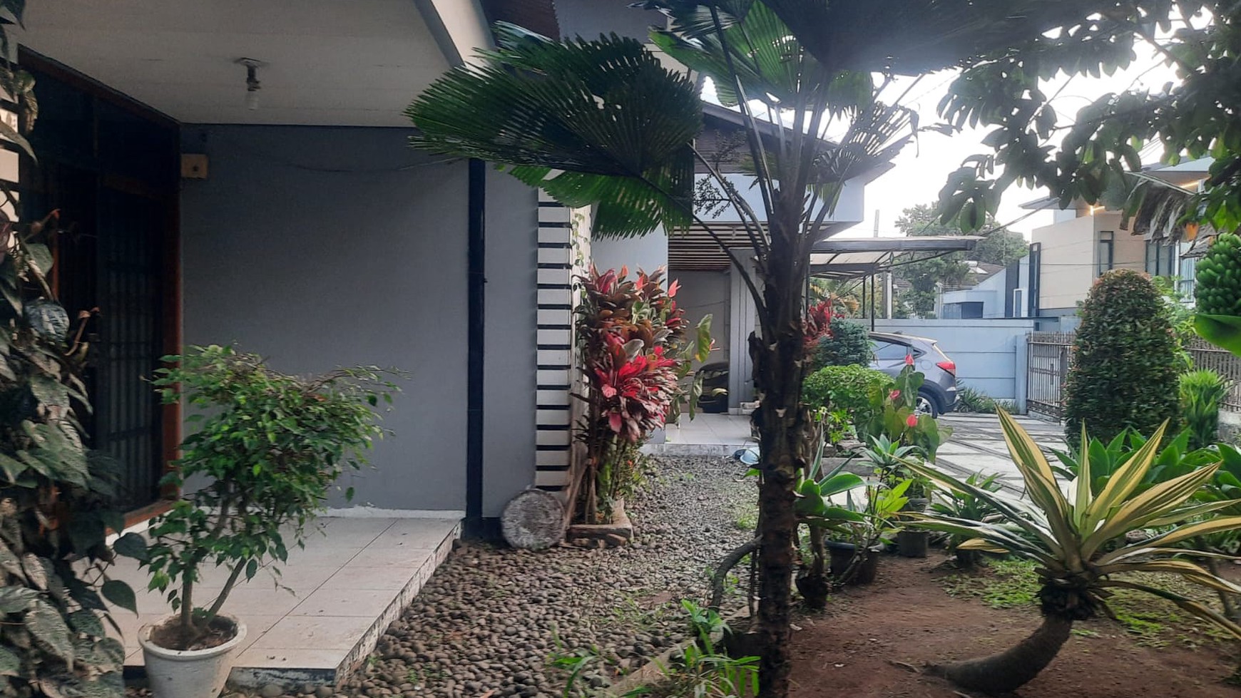 Rumah Besar Model Lama di Komplek Elite Budisari Bandung