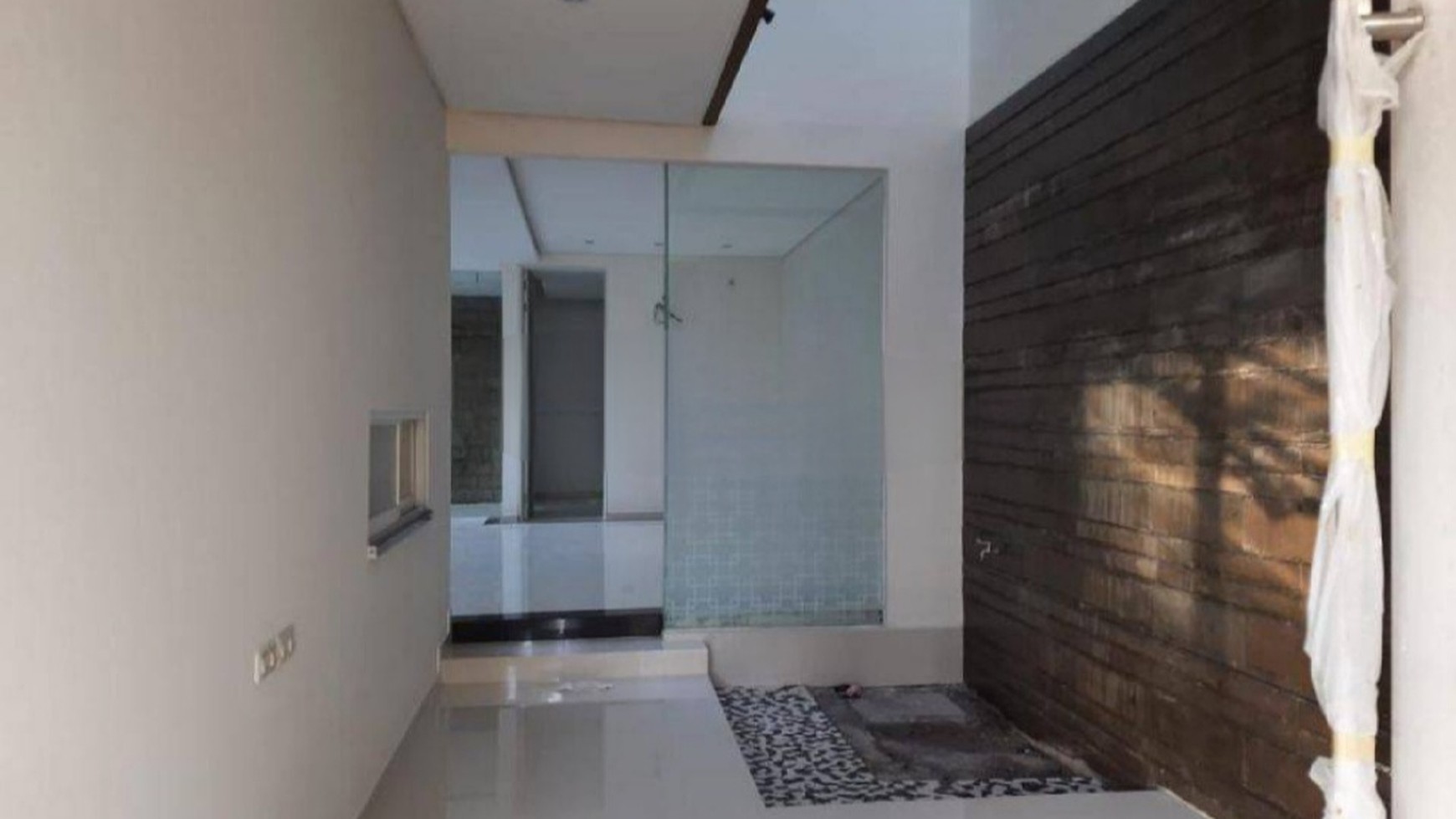 Dijual Rumah Raffles Garden Citraland Surabaya - New Baru 2 lantai - SPESIAL Jalan RAYA KEMBAR Siap Huni