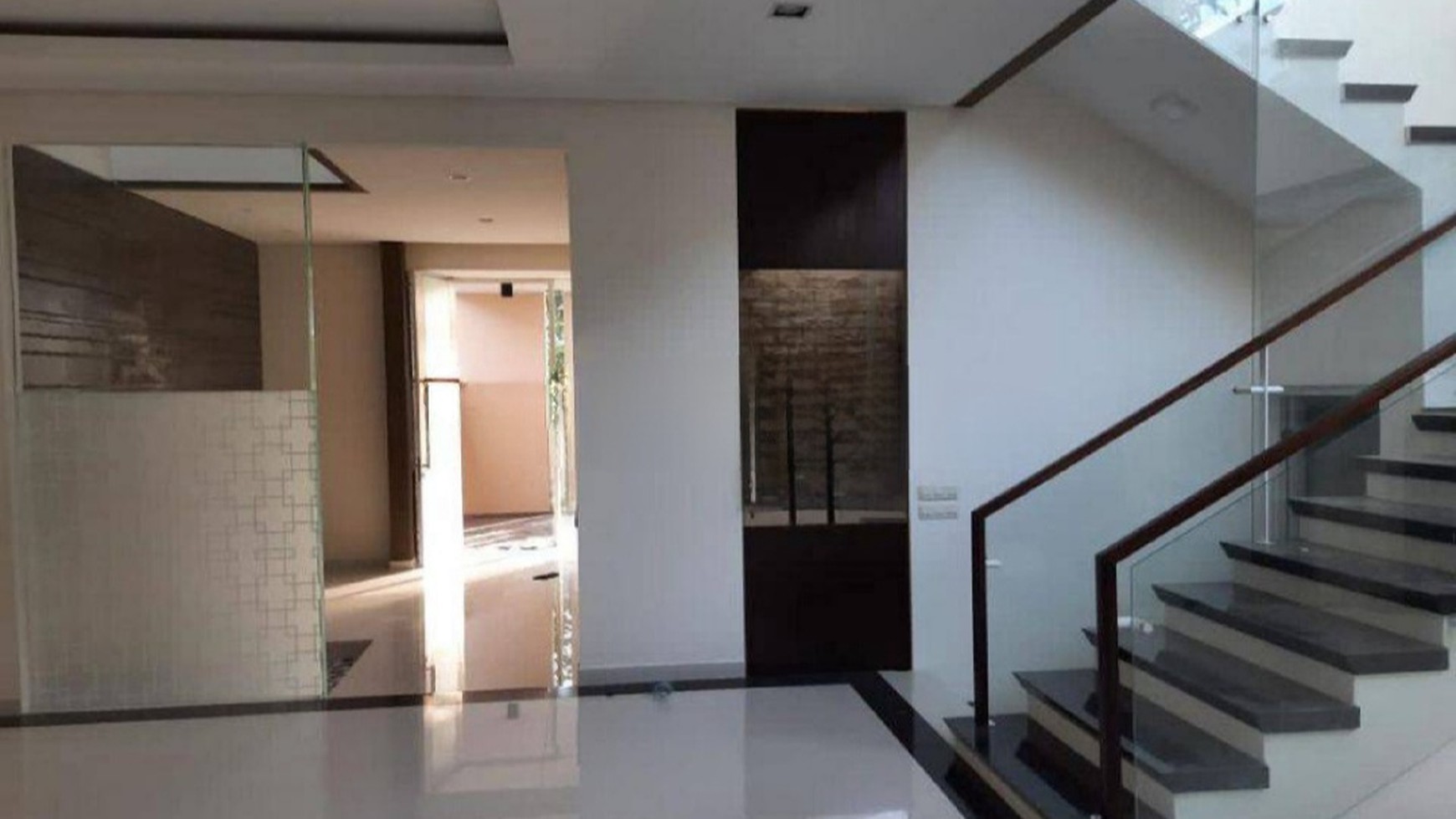 Dijual Rumah Raffles Garden Citraland Surabaya - New Baru 2 lantai - SPESIAL Jalan RAYA KEMBAR Siap Huni