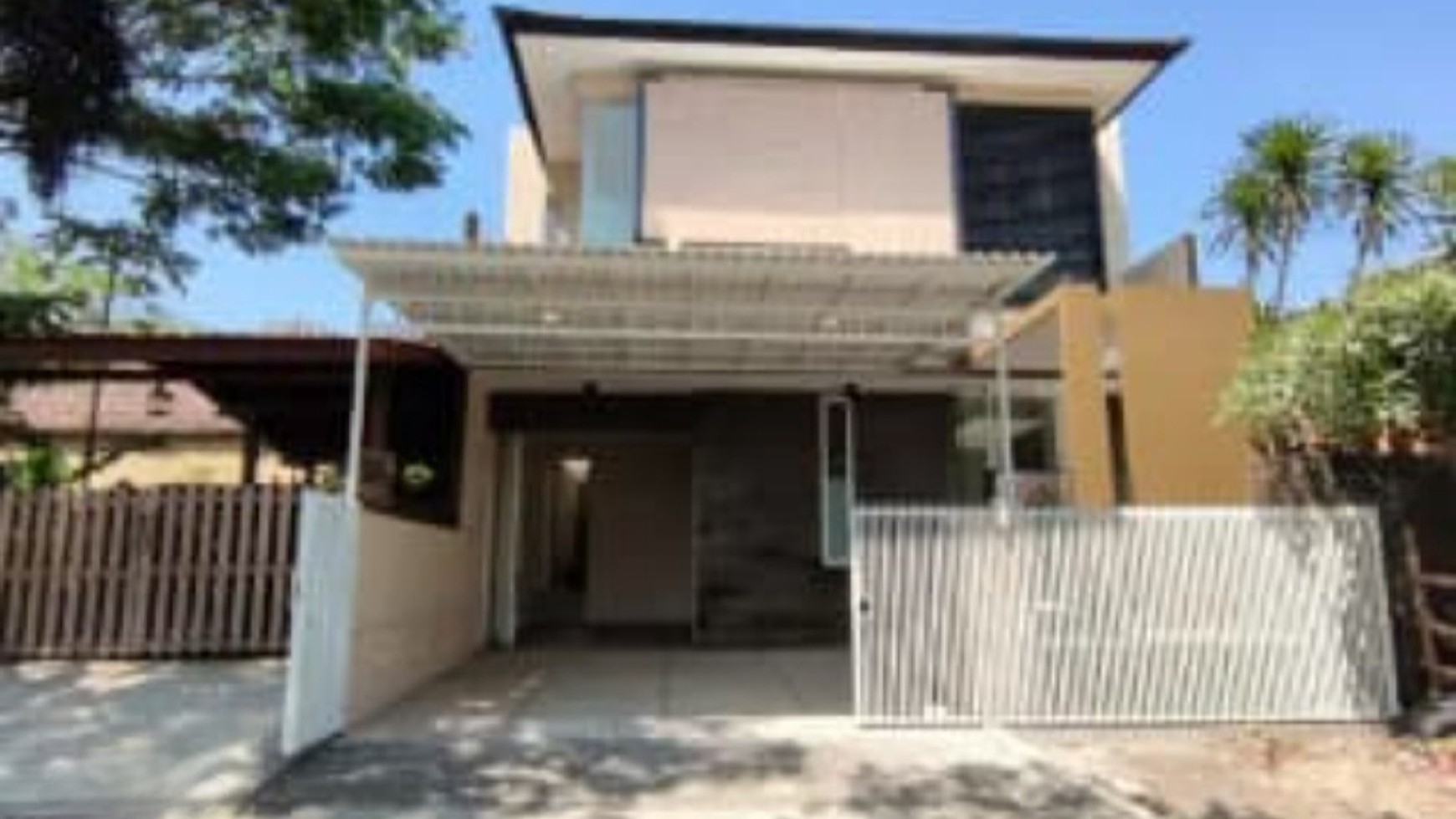 Dijual Rumah Raffles Garden Citraland Surabaya - New Baru 2 lantai - SPESIAL Jalan RAYA KEMBAR Siap Huni