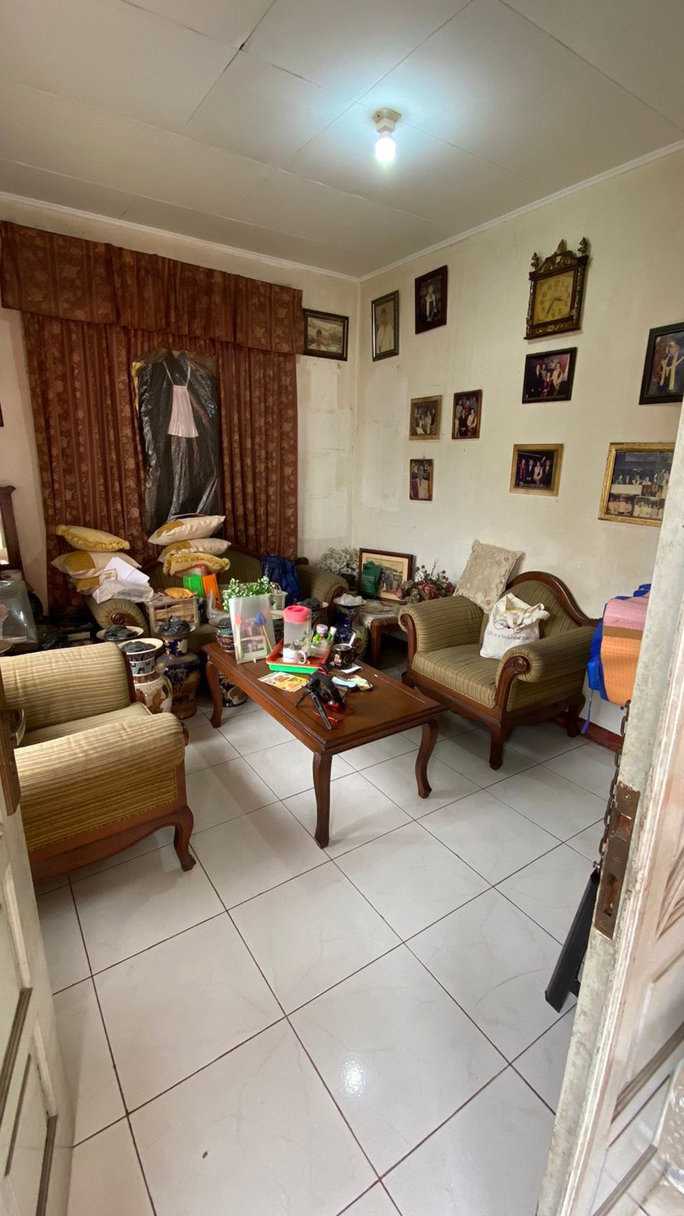Rumah Minimalis Asri & Nyaman 2 Lantai
@Sektor 9, Bintaro Jaya, Tangerang Selatan 

