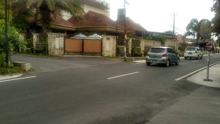 RUMAH MEWAH MEDITERANIAN  DI TIMUR BANDARA ADISUCIPTO JOGJA