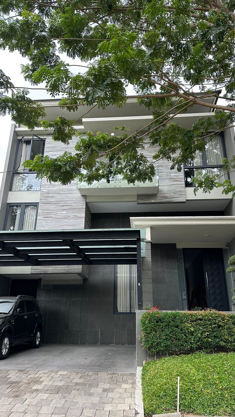 Disewakan Rumah High Premium Eastwood Citraland Split level  Surabaya Barat