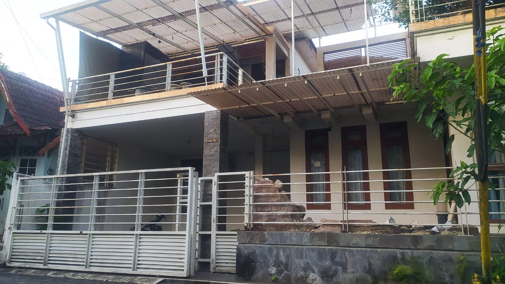 Rumah Tinggal 2 Lantai di Perum Griya Perwita Wisata Ngaglik Sleman 