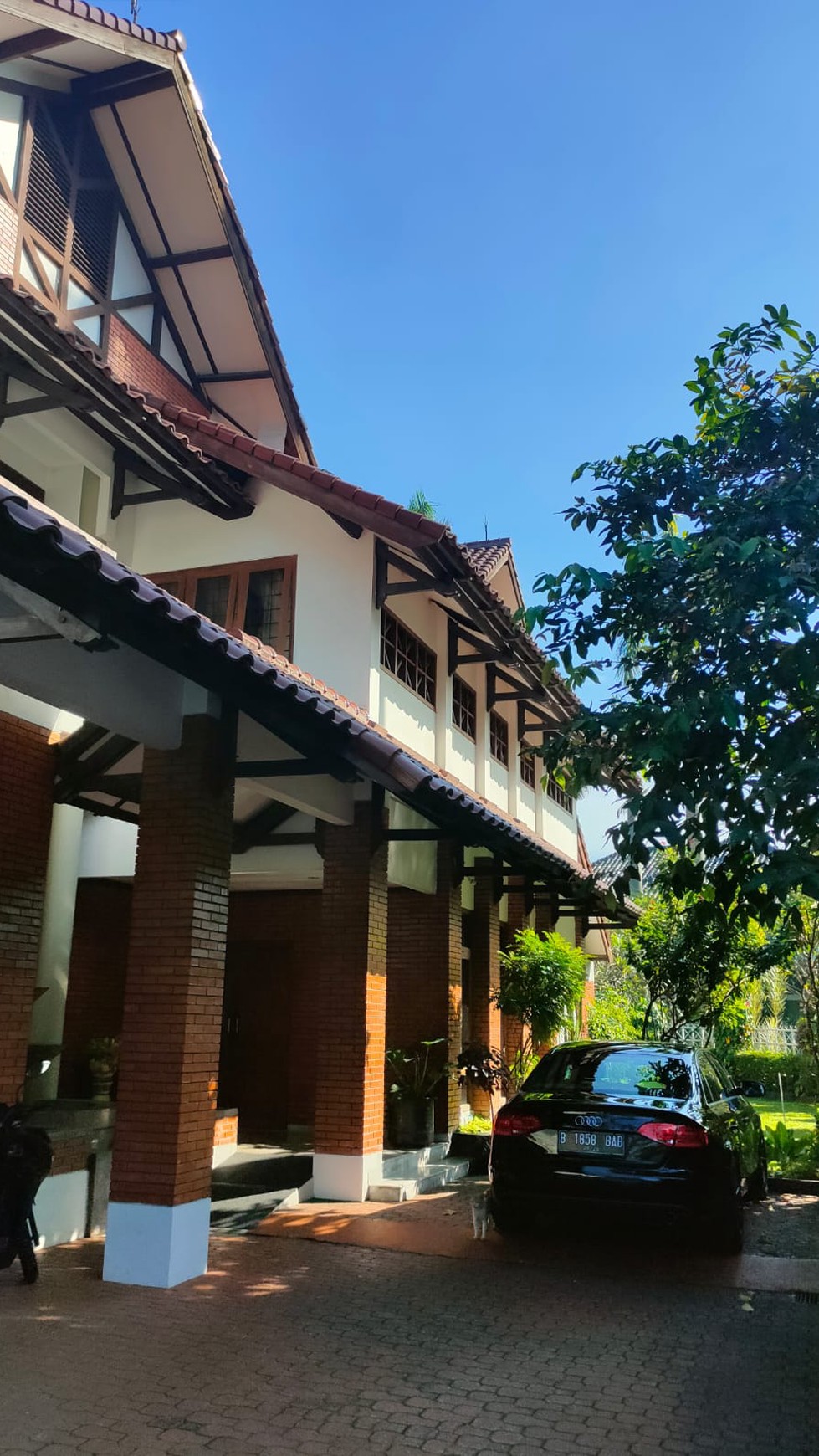 Rumah Bagus Siap Huni Asri dgn Pool di Jl Duta Indah, Pondok Indah, Jakarta Selatan