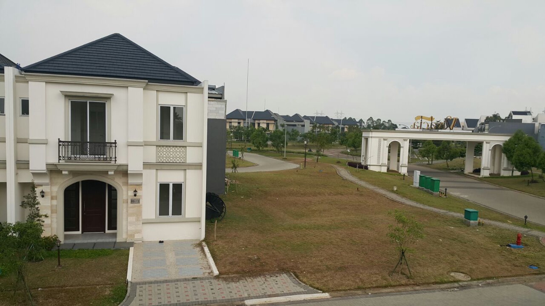 Rumah Eminent Vivacia BSD CITY, Bonus Furnished Dekat AEON Mall