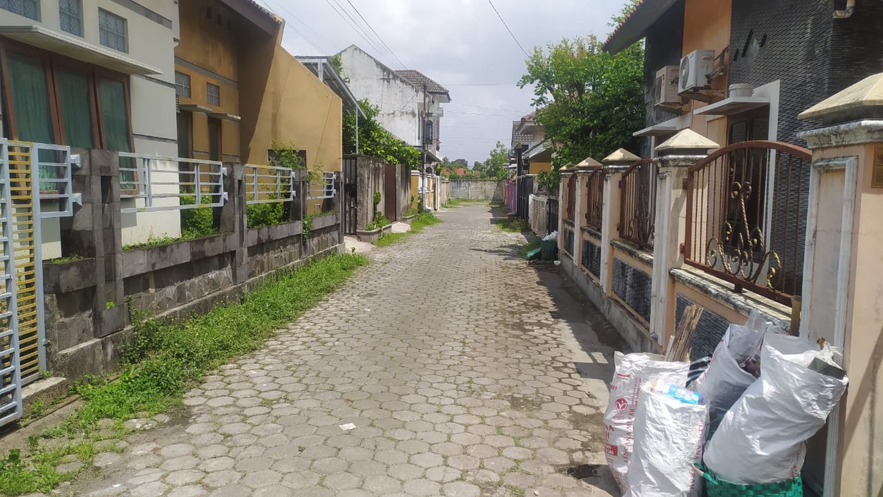 Rumah Tinggal Semi Furnish di Pelem Sewu Grand Resort Sewon Bantul 