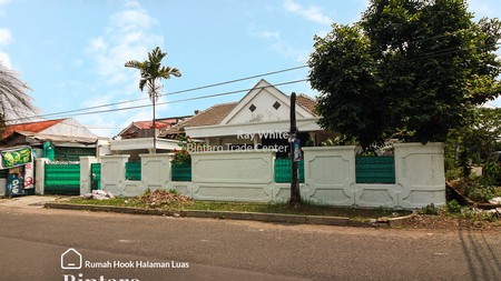 Rumah Hook dengan Halaman Luas dan Lokasi Strategis @Ciputat Timur