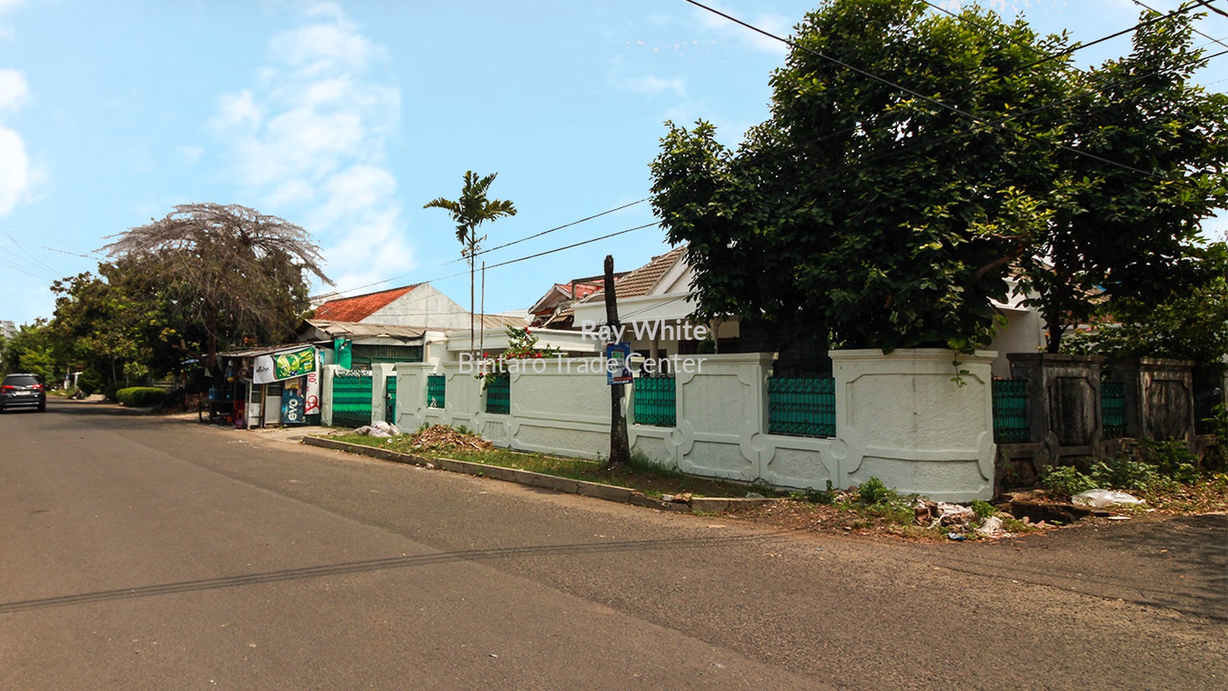 Rumah Hook dengan Halaman Luas dan Lokasi Strategis @Ciputat Timur