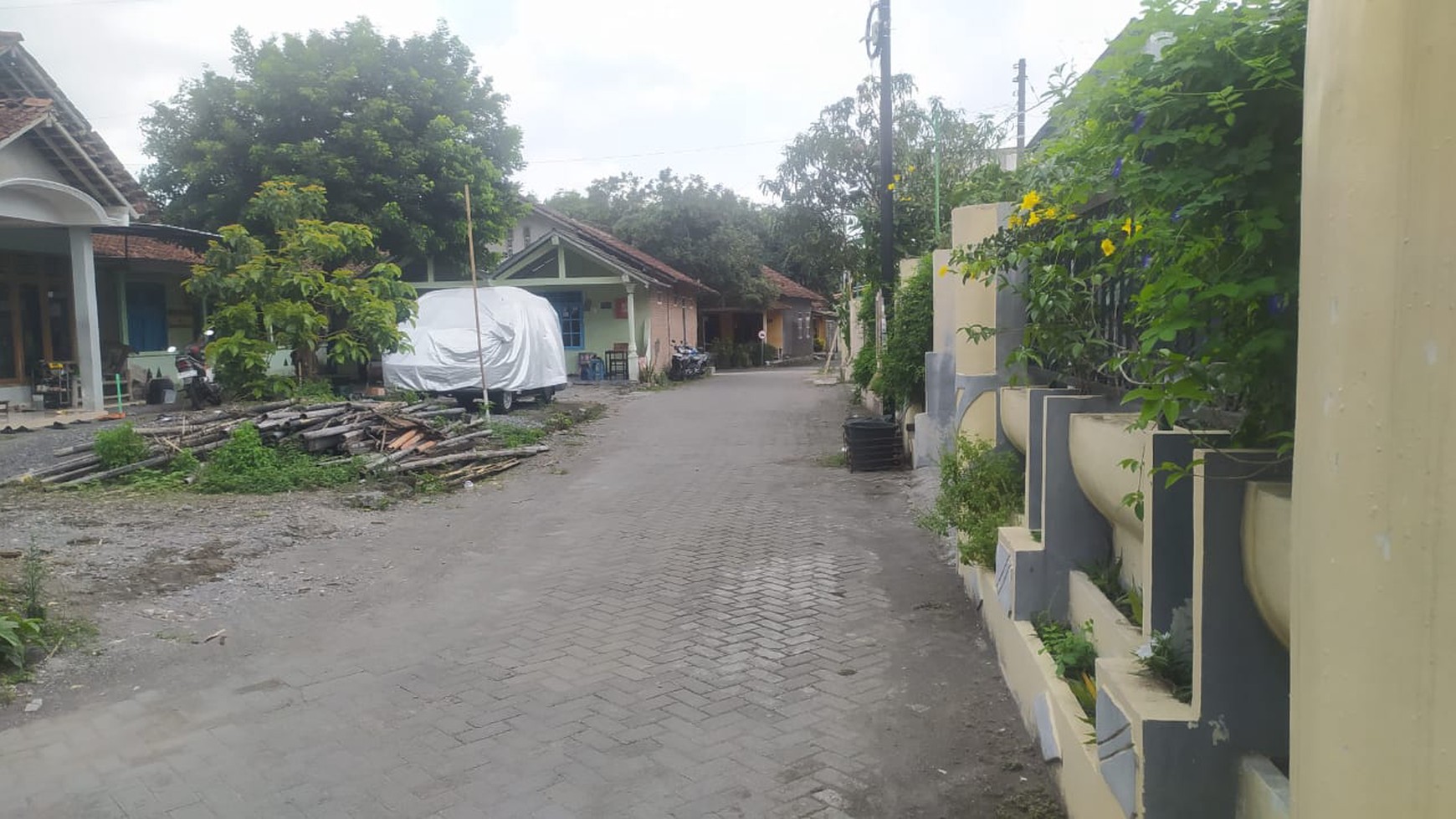 Rumah Tinggal  Semi Furnish 2 Lantai Lokasi Sariharjo Ngaglik Sleman 