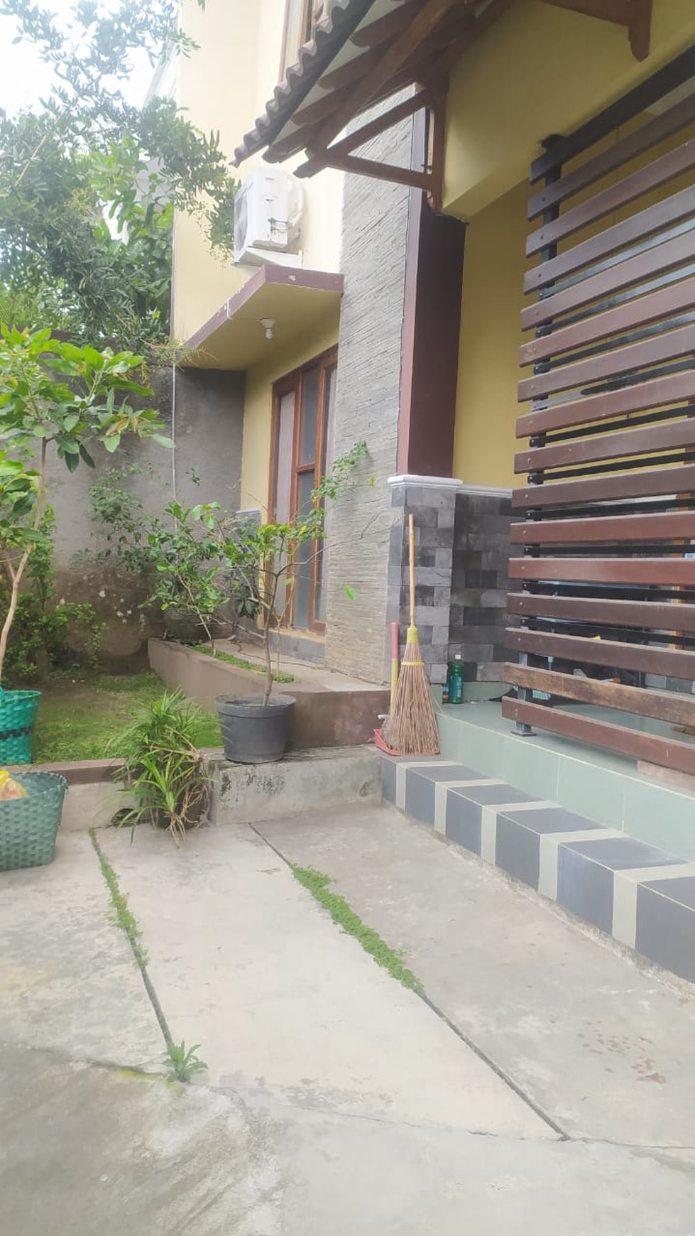 Rumah Tinggal  Semi Furnish 2 Lantai Lokasi Sariharjo Ngaglik Sleman 