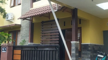 Rumah Tinggal  Semi Furnish 2 Lantai Lokasi Sariharjo Ngaglik Sleman 