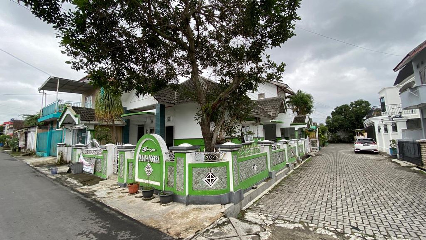 Rumah Hook Semi Furnish Perum Griya Taman Anggrek Condong Catur Sleman 