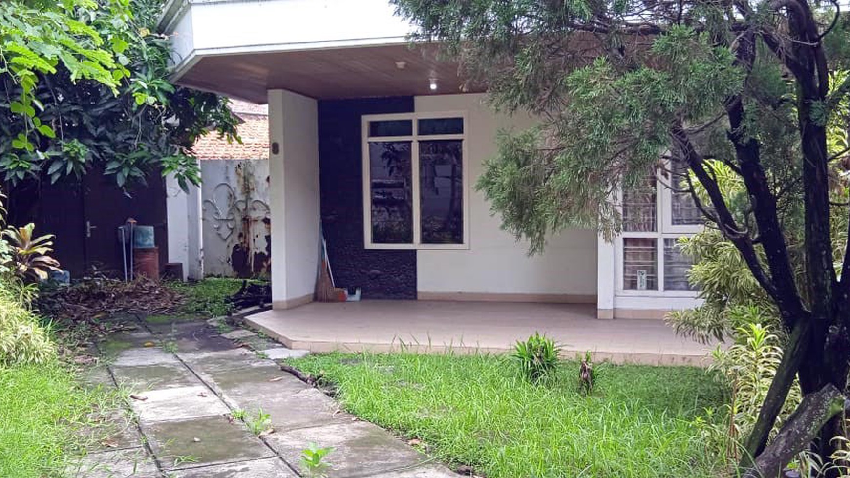 Rumah HITUNG TANAH !!! di Jemursari Surabaya, Luas 340 m2, Hadap Utara, SHM