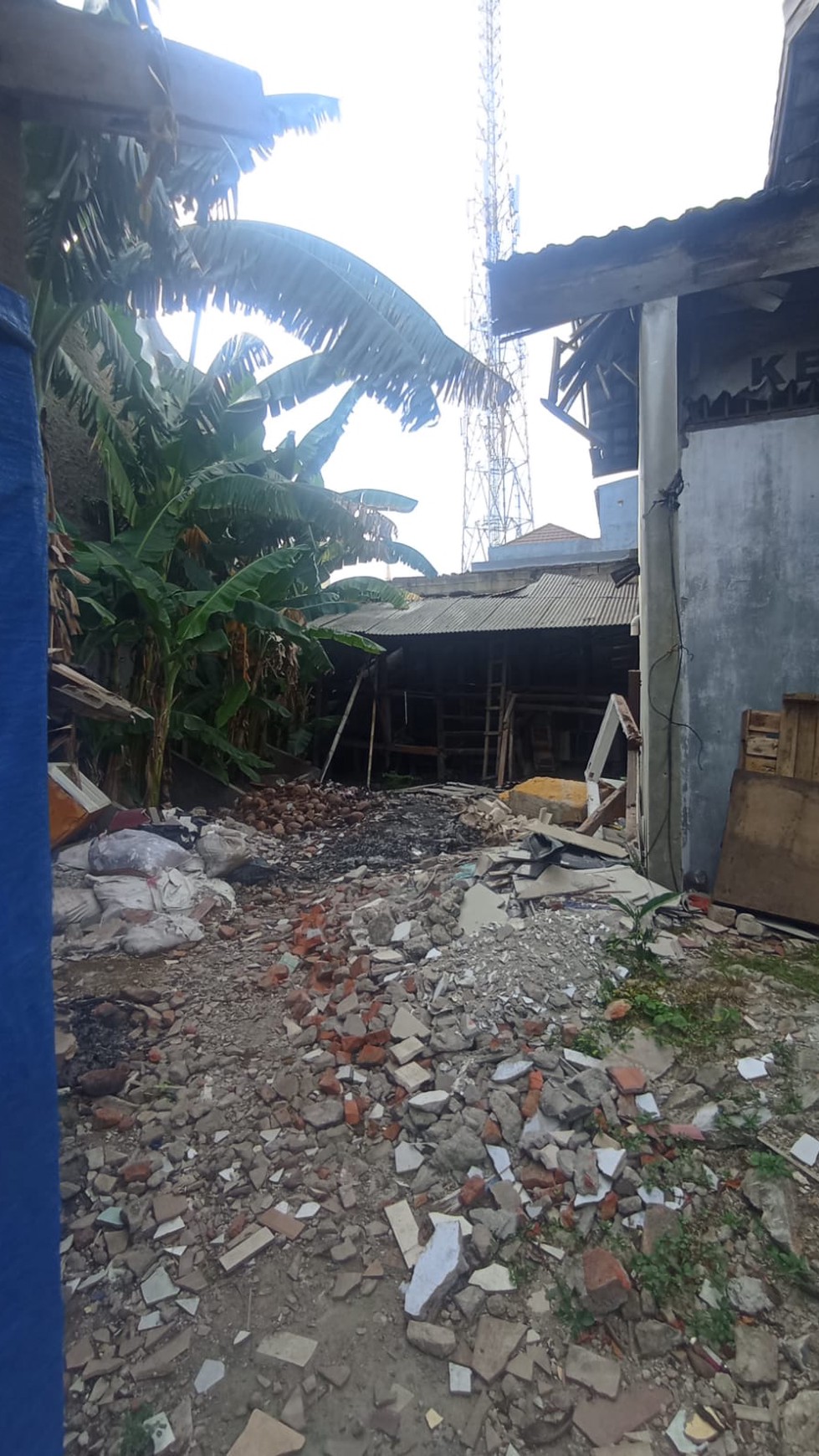 Dijual rumah perlu renovasi di Jl. Prabu Siliwangi, Perumnas 4 Karawaci - Tangerang