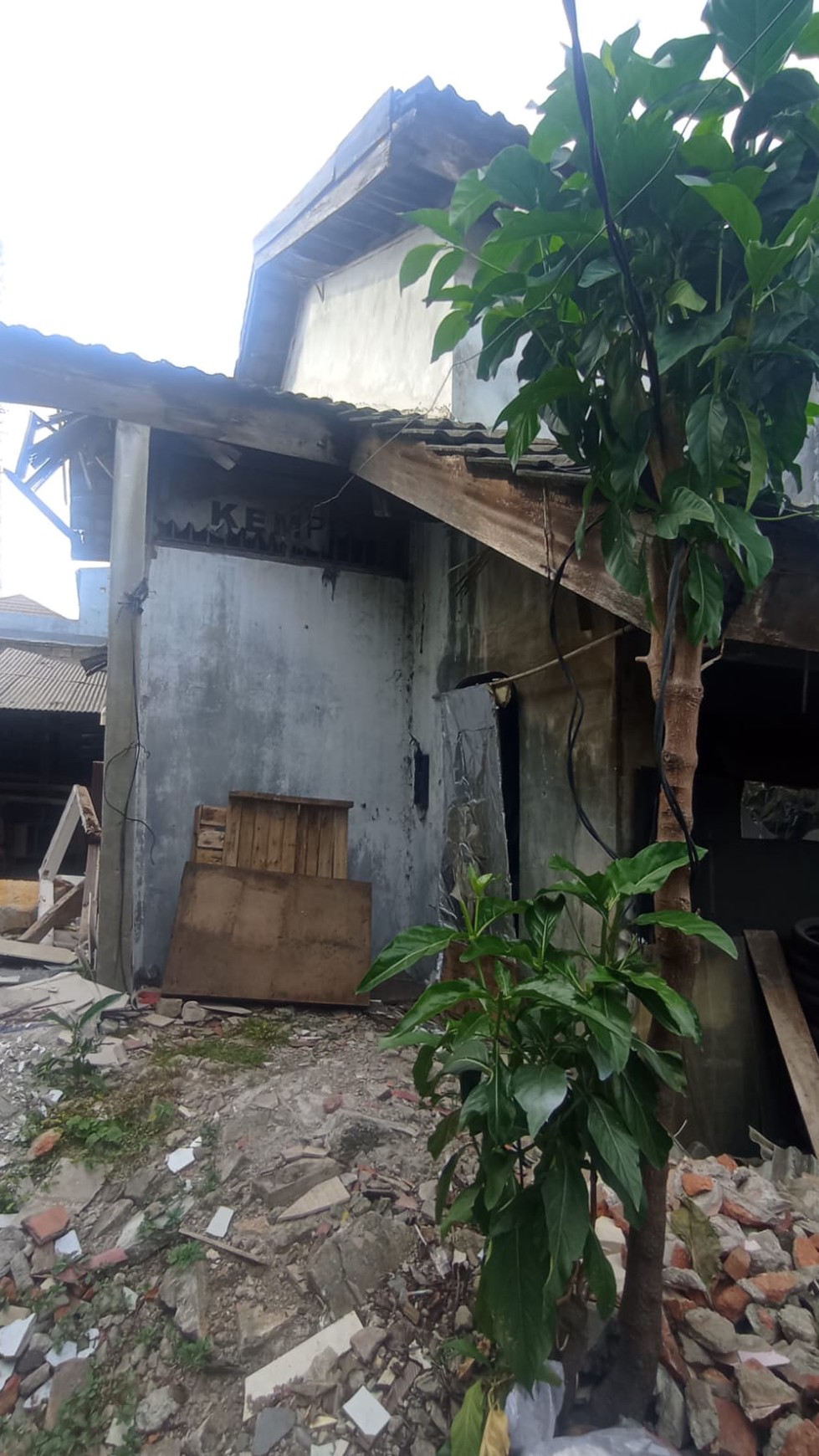 Dijual rumah perlu renovasi di Jl. Prabu Siliwangi, Perumnas 4 Karawaci - Tangerang