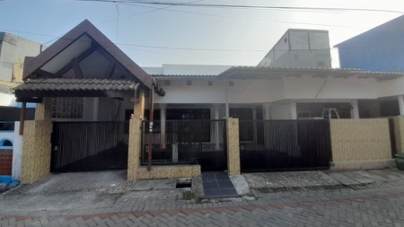 Rumah Jalan Darmo Permai Utara Surabaya 1,5 Lantai