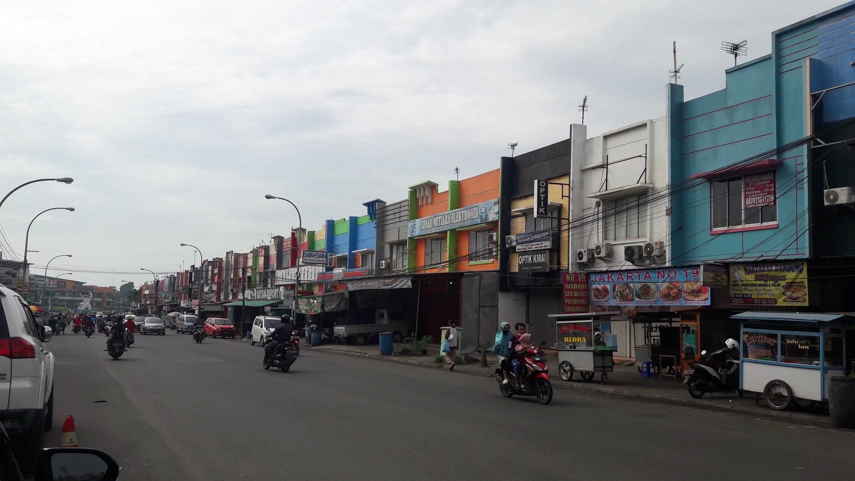 Ruko 3 Lantai Lokasi Strategis di Metland Transyogi