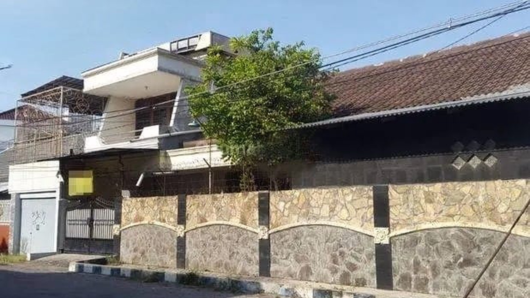 Rumah siap huni dekat perkantoran dan kampus Dukuh Kupang Surabaya