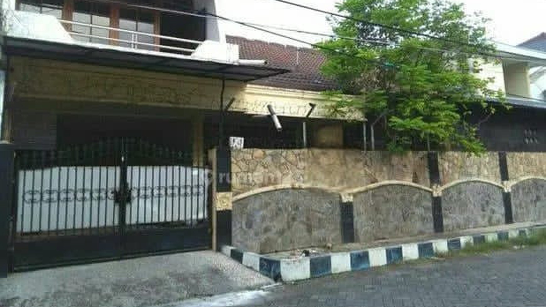 Rumah siap huni dekat perkantoran dan kampus Dukuh Kupang Surabaya