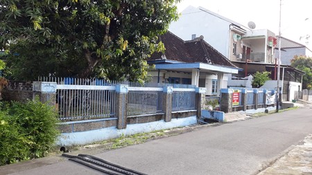 Rumah Dengan Halaman Luas Lokasi Rejosari Banjarsari Surakarta 