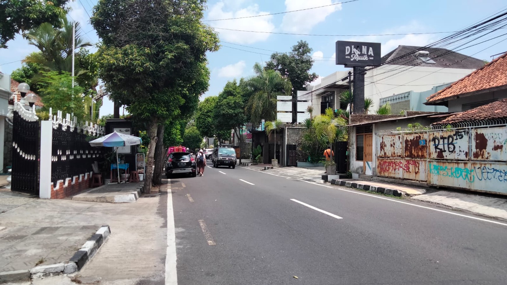 Rumah Mewah 3 Lantai Lokasi Strategis Dekat Tugu Yogyakarta 