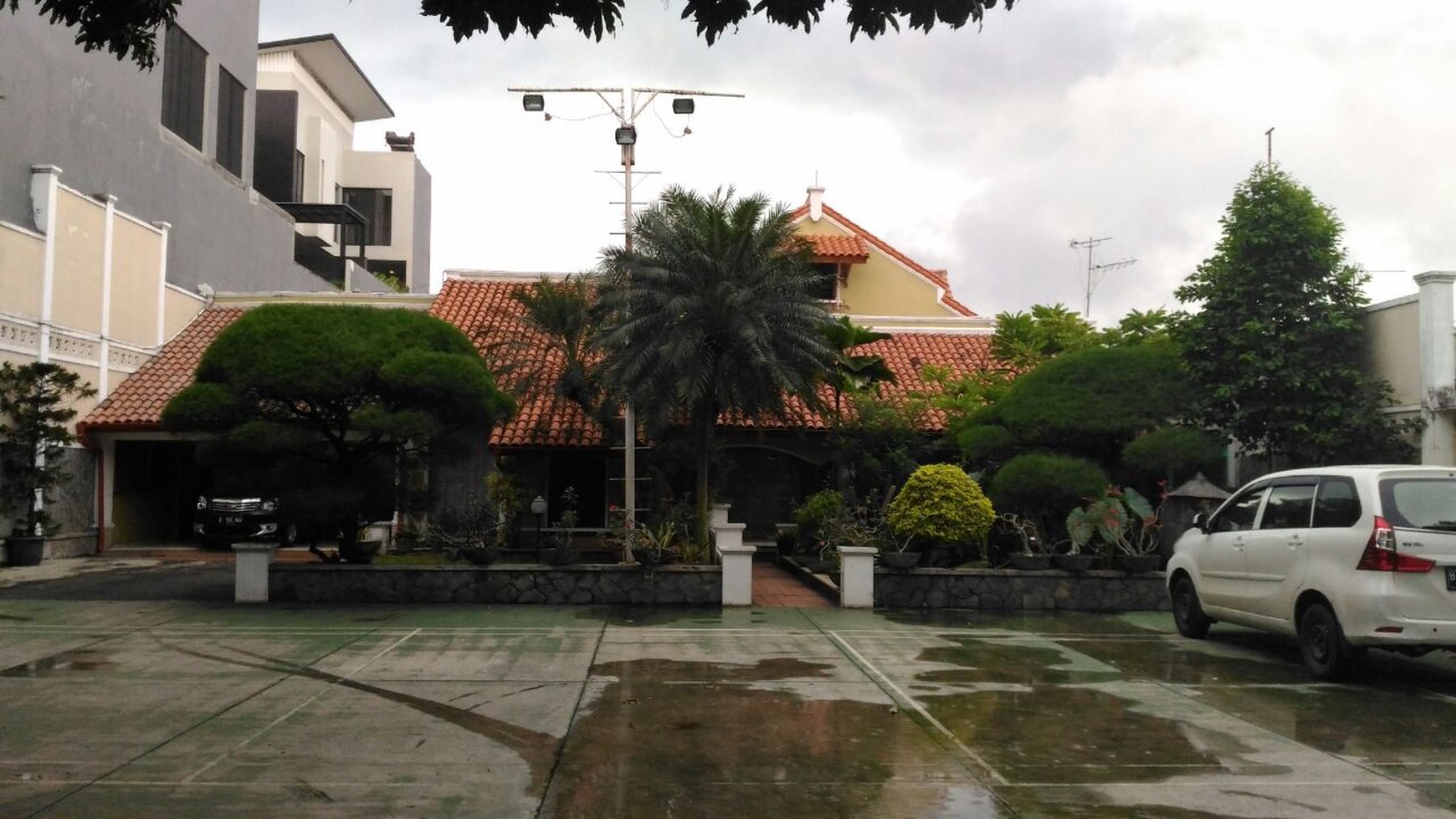 Rumah cantik plus kantor di Cilandak Jaksel