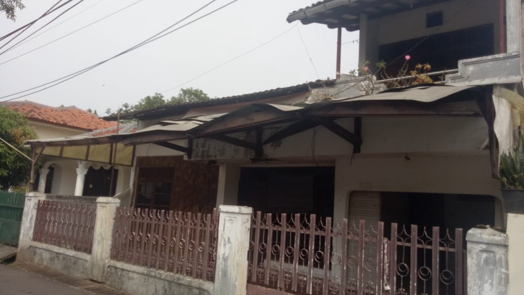 Rumah Tua 1 lantai hitung tanah (Ngantong),Sudah ada Gambar  Desain di Duren Sawit Jakarta Timur