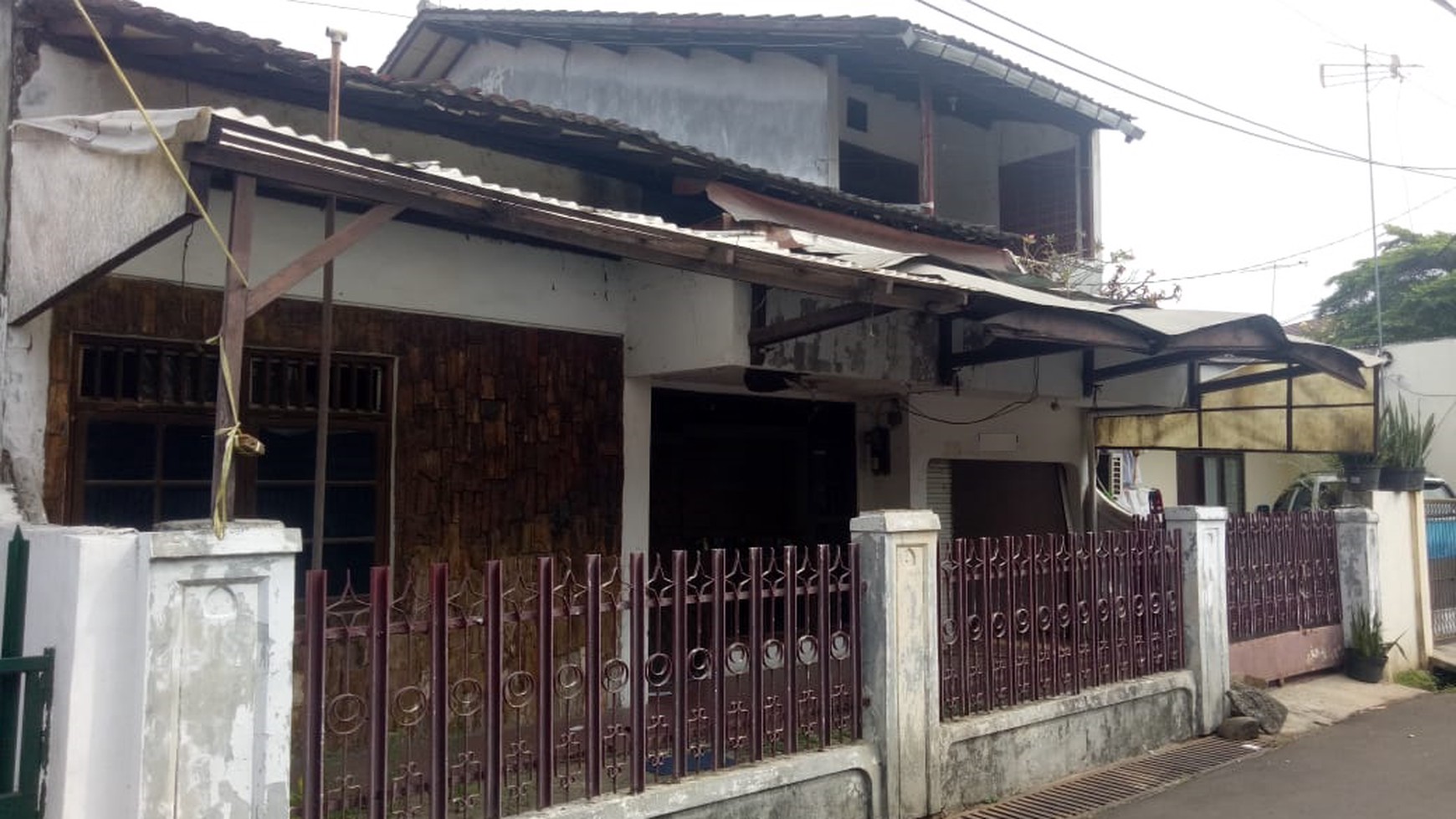 Rumah Tua 1 lantai hitung tanah (Ngantong),Sudah ada Gambar  Desain di Duren Sawit Jakarta Timur