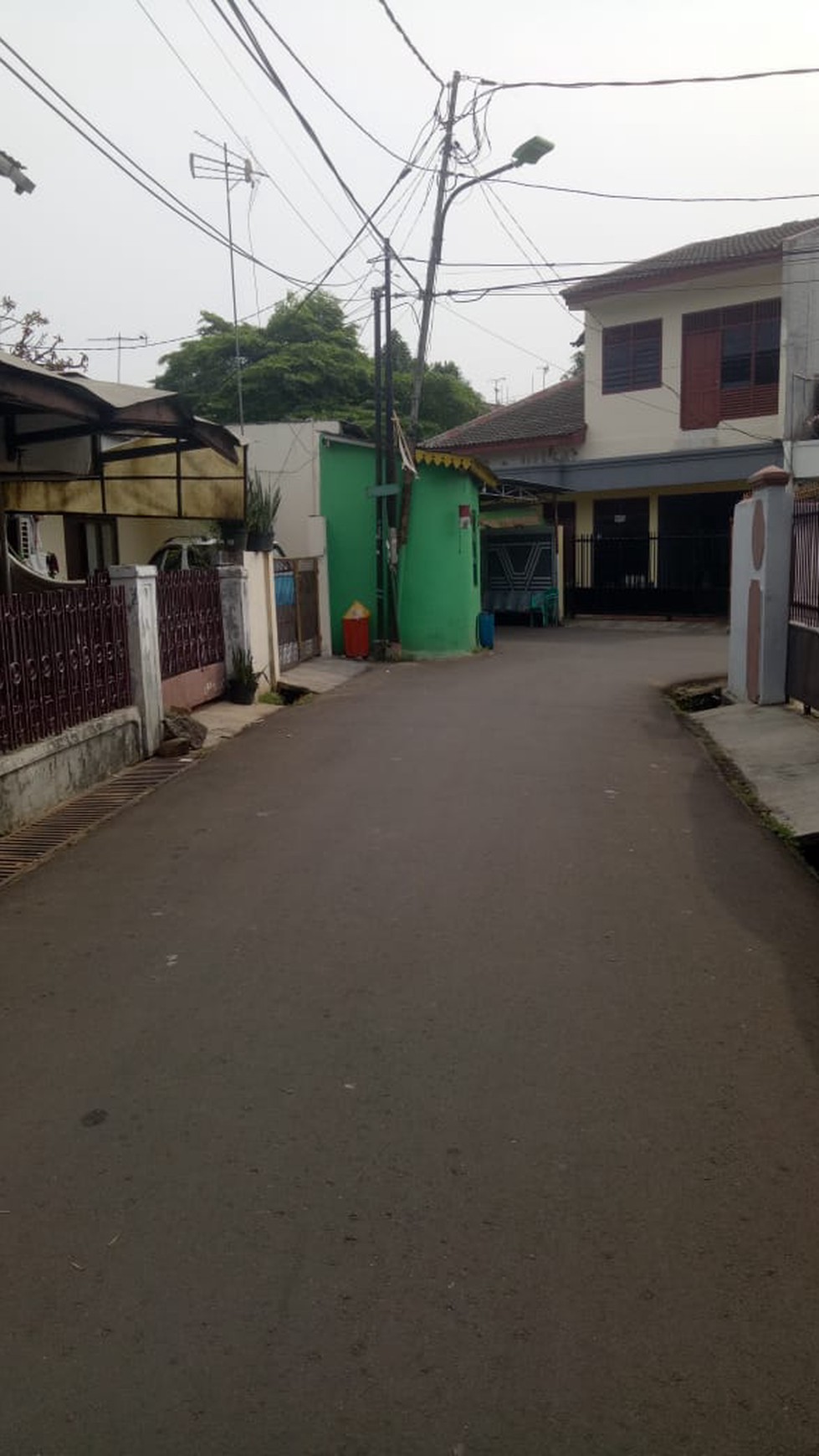 Rumah Tua 1 lantai hitung tanah (Ngantong),Sudah ada Gambar  Desain di Duren Sawit Jakarta Timur