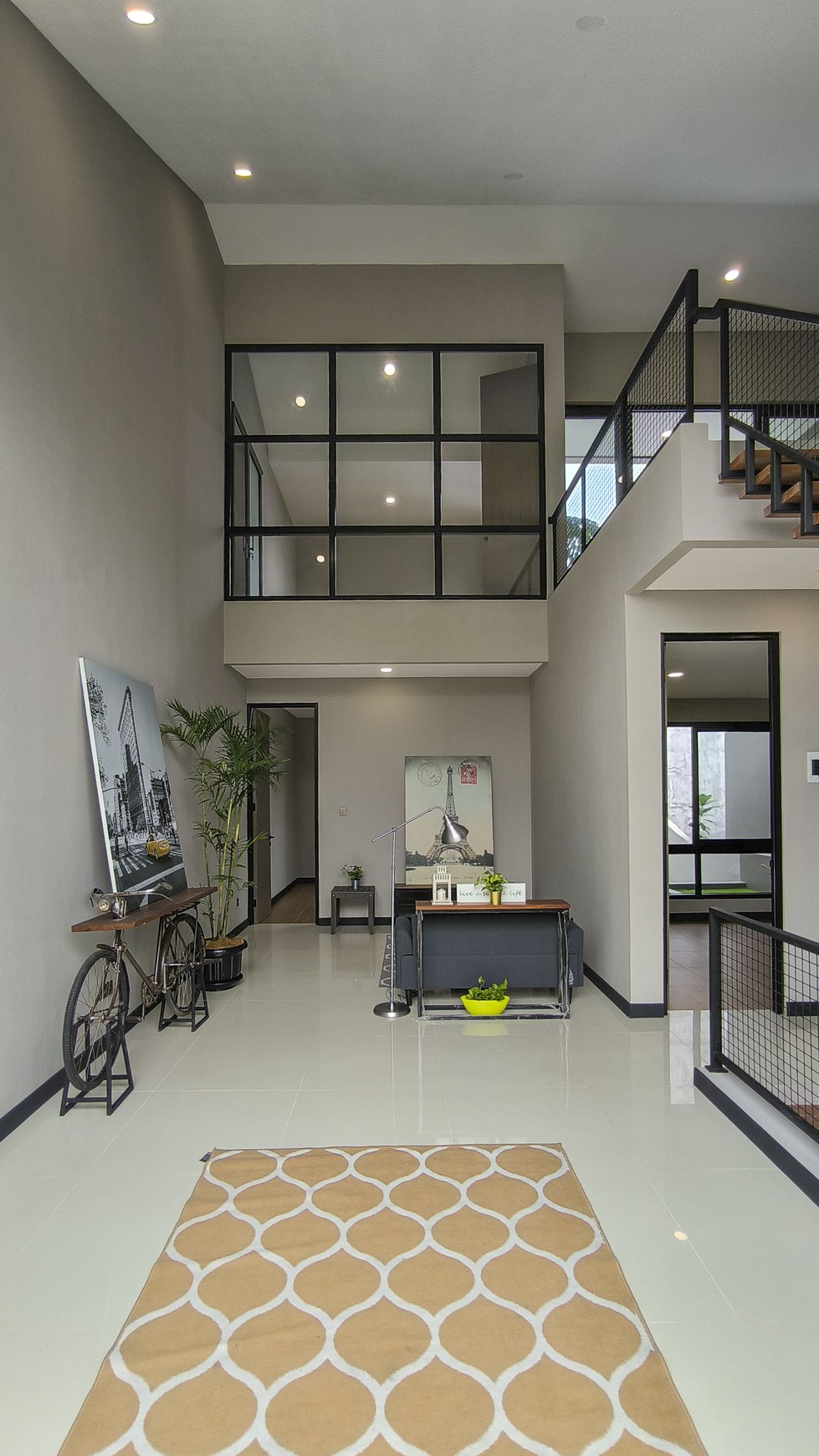 Rumah Dengan Design Modern Di Cluster Versailles BSD Tangerang Selatan