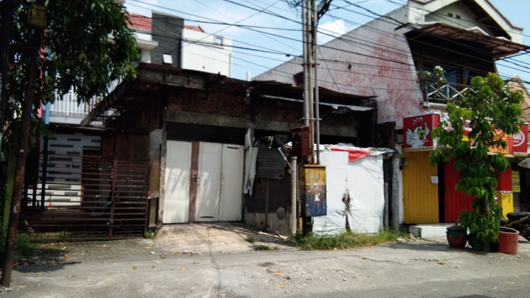 Dijual/Disewakan Rumah Raya Dukuh Menanggal, Surabaya